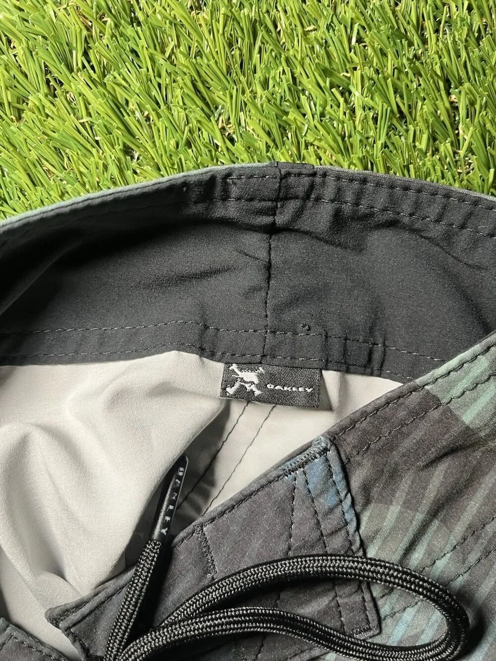 Oakley Board Shorts Camouflage Blue Gray Black Men's 32